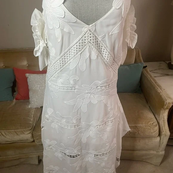 NWT Self-Portrait White Embroidered Dress. Sz 6 - Picture 5 of 11
